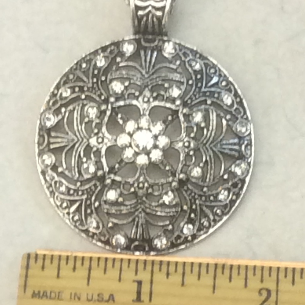 Beautiful faux marcasite medallion - Picture 4 of 4